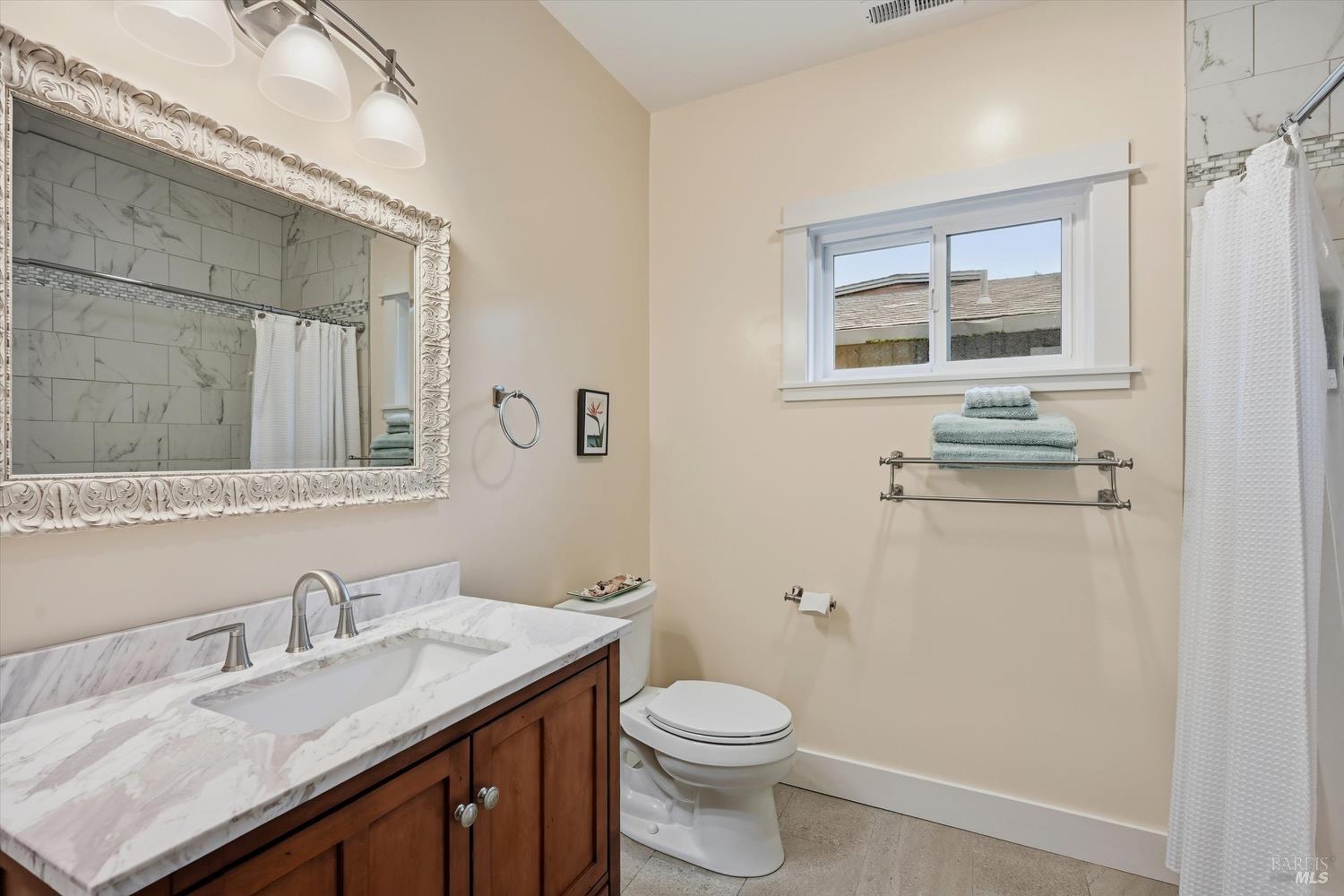 Detail Gallery Image 27 of 57 For 18793 N Shore Dr, Hidden Valley Lake,  CA 95467 - 5 Beds | 3/1 Baths