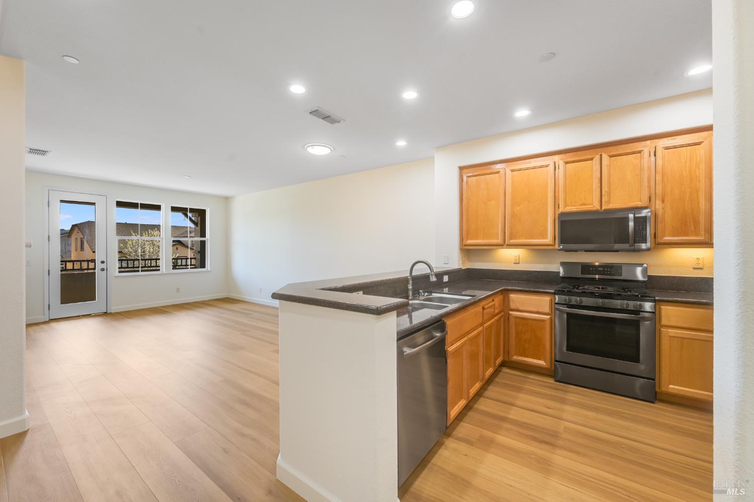 Detail Gallery Image 7 of 26 For 2835 Coleman Glen Ln, Santa Rosa,  CA 95407 - 3 Beds | 3 Baths