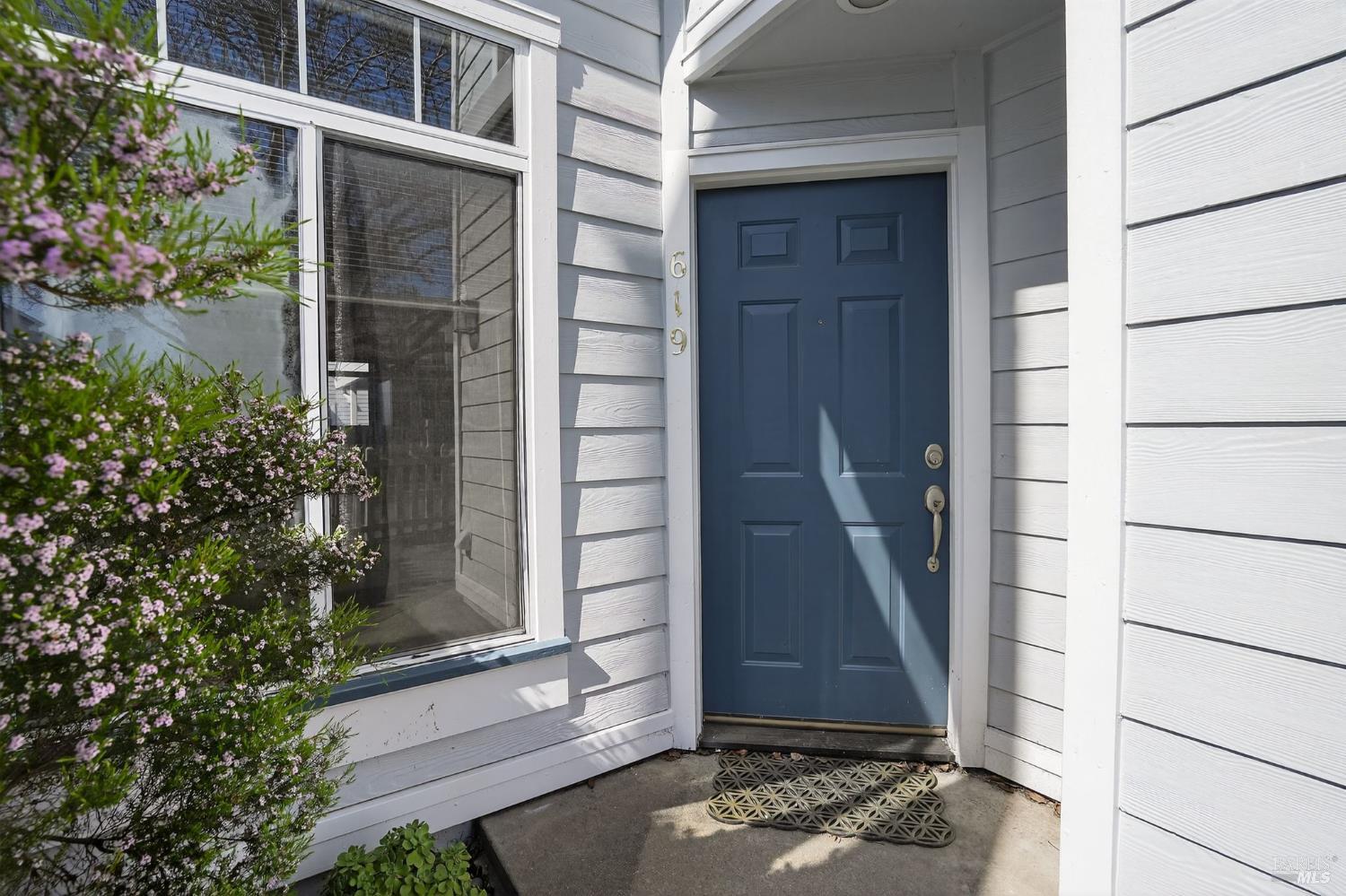 Detail Gallery Image 7 of 30 For 619 Commodore Dr, Richmond,  CA 94804 - 2 Beds | 2/1 Baths