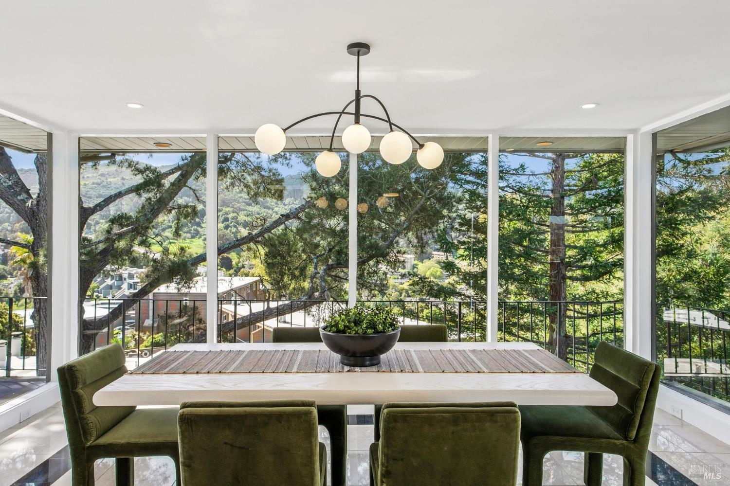 Detail Gallery Image 21 of 49 For 100 Eden Roc Dr, Sausalito,  CA 94965 - 4 Beds | 2 Baths