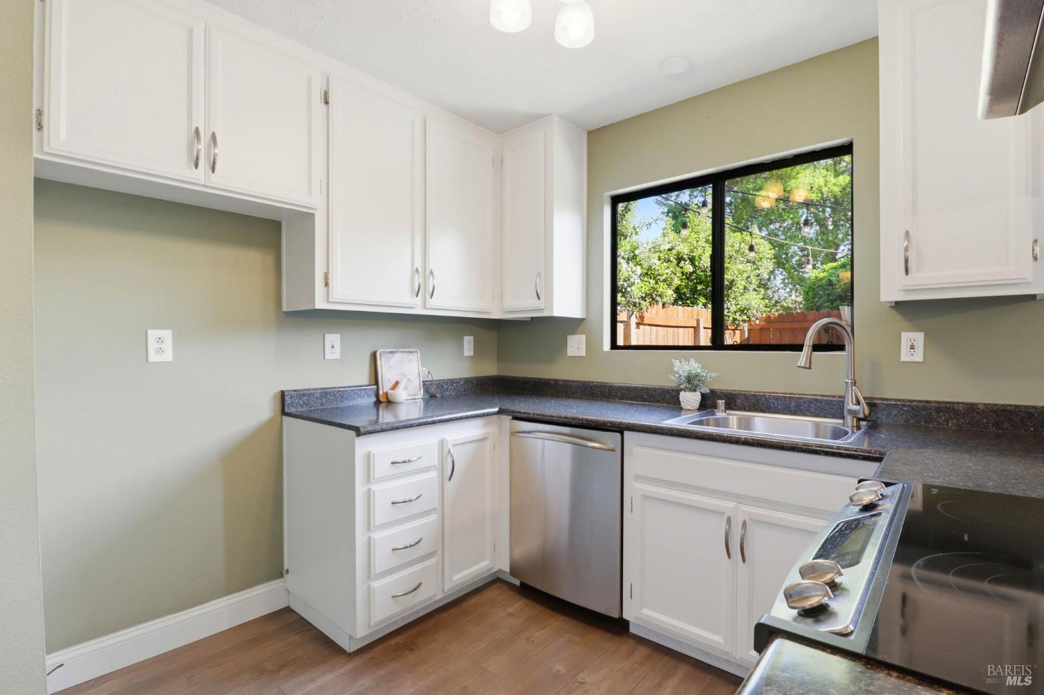 Detail Gallery Image 7 of 32 For 19167 Robinson Rd #H,  Sonoma,  CA 95476 - 2 Beds | 1/1 Baths