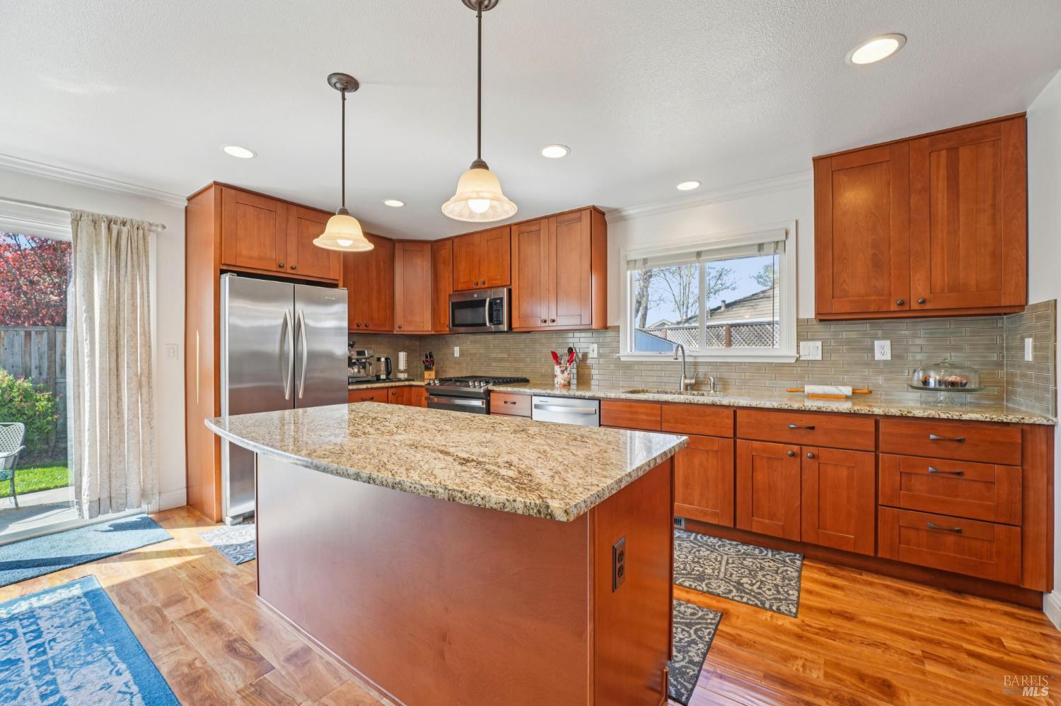 Detail Gallery Image 10 of 37 For 719 Hackberry Ct, Windsor,  CA 95492 - 3 Beds | 2 Baths