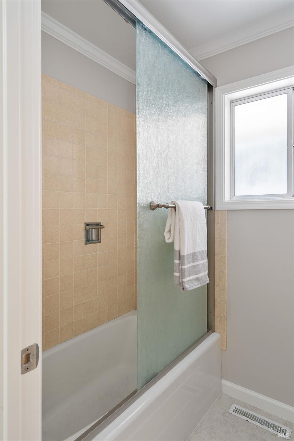 Detail Gallery Image 32 of 62 For 401 Valle Vista Ave, Vallejo,  CA 94590 - 4 Beds | 3 Baths