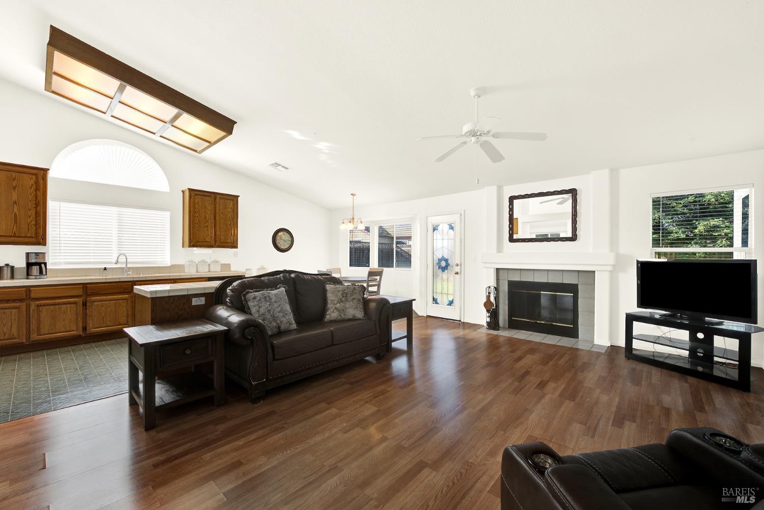 Detail Gallery Image 15 of 50 For 675 Brians Way, Dixon,  CA 95620 - 3 Beds | 2 Baths