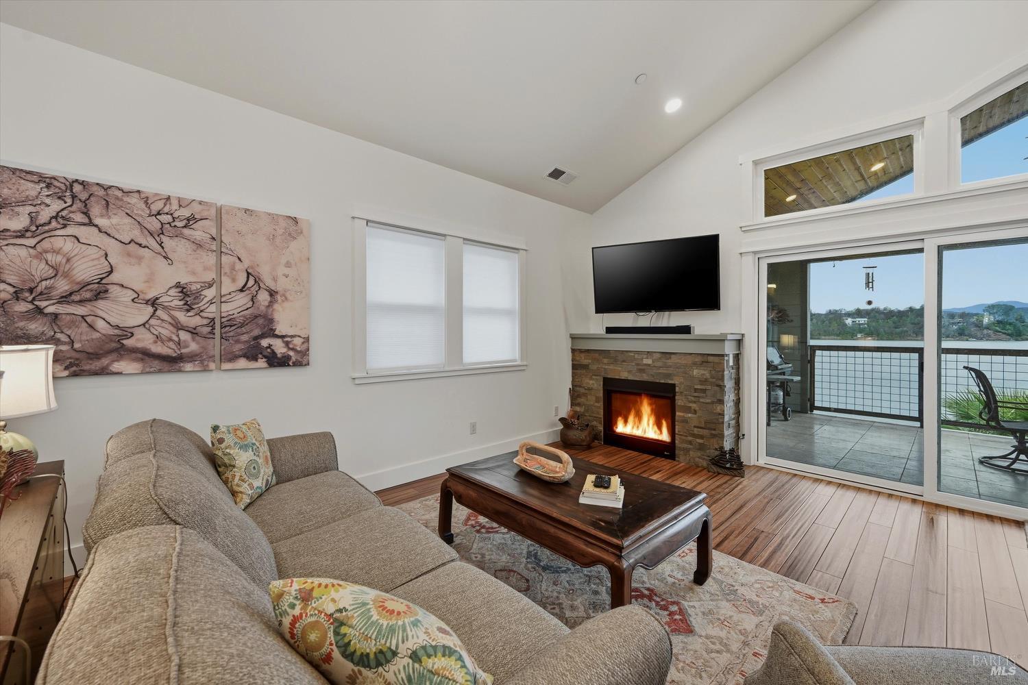 Detail Gallery Image 16 of 57 For 18793 N Shore Dr, Hidden Valley Lake,  CA 95467 - 5 Beds | 3/1 Baths