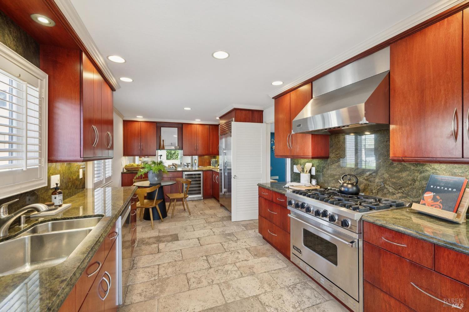 Detail Gallery Image 14 of 41 For 175 Upper via Casitas Unkn #26,  Greenbrae,  CA 94904 - 4 Beds | 2/1 Baths