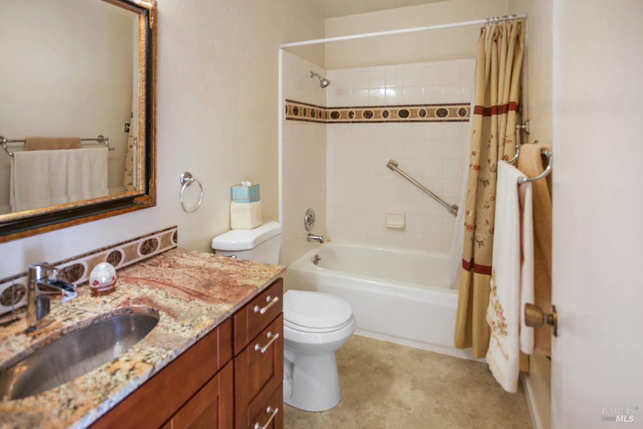 Detail Gallery Image 15 of 38 For 2505 Copperfield Dr, Santa Rosa,  CA 95401 - 4 Beds | 2 Baths