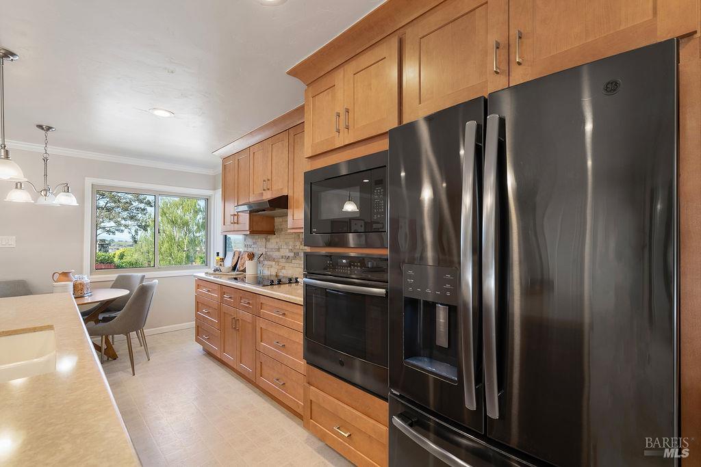 Detail Gallery Image 19 of 62 For 401 Valle Vista Ave, Vallejo,  CA 94590 - 4 Beds | 3 Baths