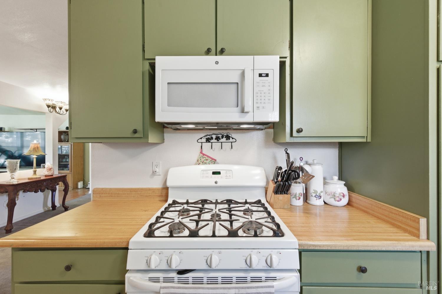 Detail Gallery Image 15 of 43 For 532 Gregory Dr, Vacaville,  CA 95687 - 4 Beds | 2 Baths