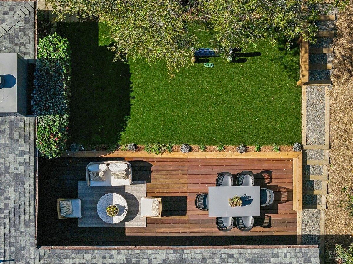 Detail Gallery Image 15 of 41 For 15 Underhill Rd, Mill Valley,  CA 94941 - 4 Beds | 2/1 Baths