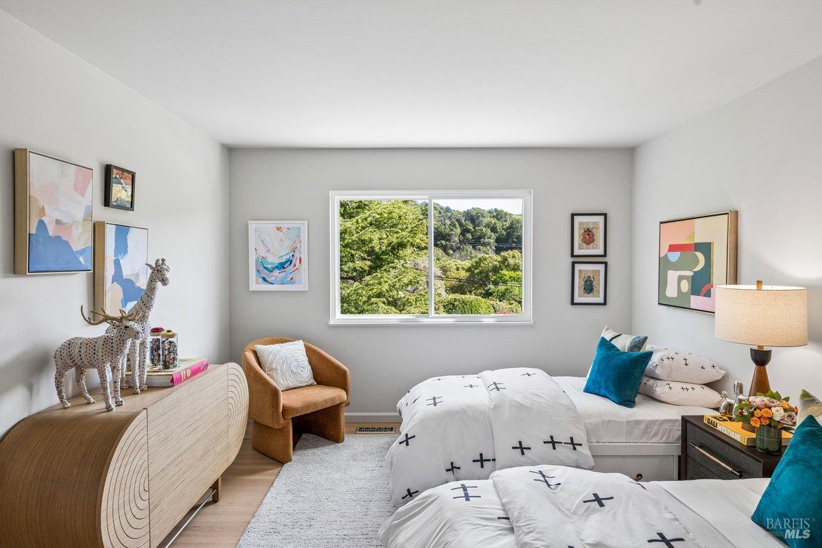 Detail Gallery Image 24 of 41 For 15 Underhill Rd, Mill Valley,  CA 94941 - 4 Beds | 2/1 Baths