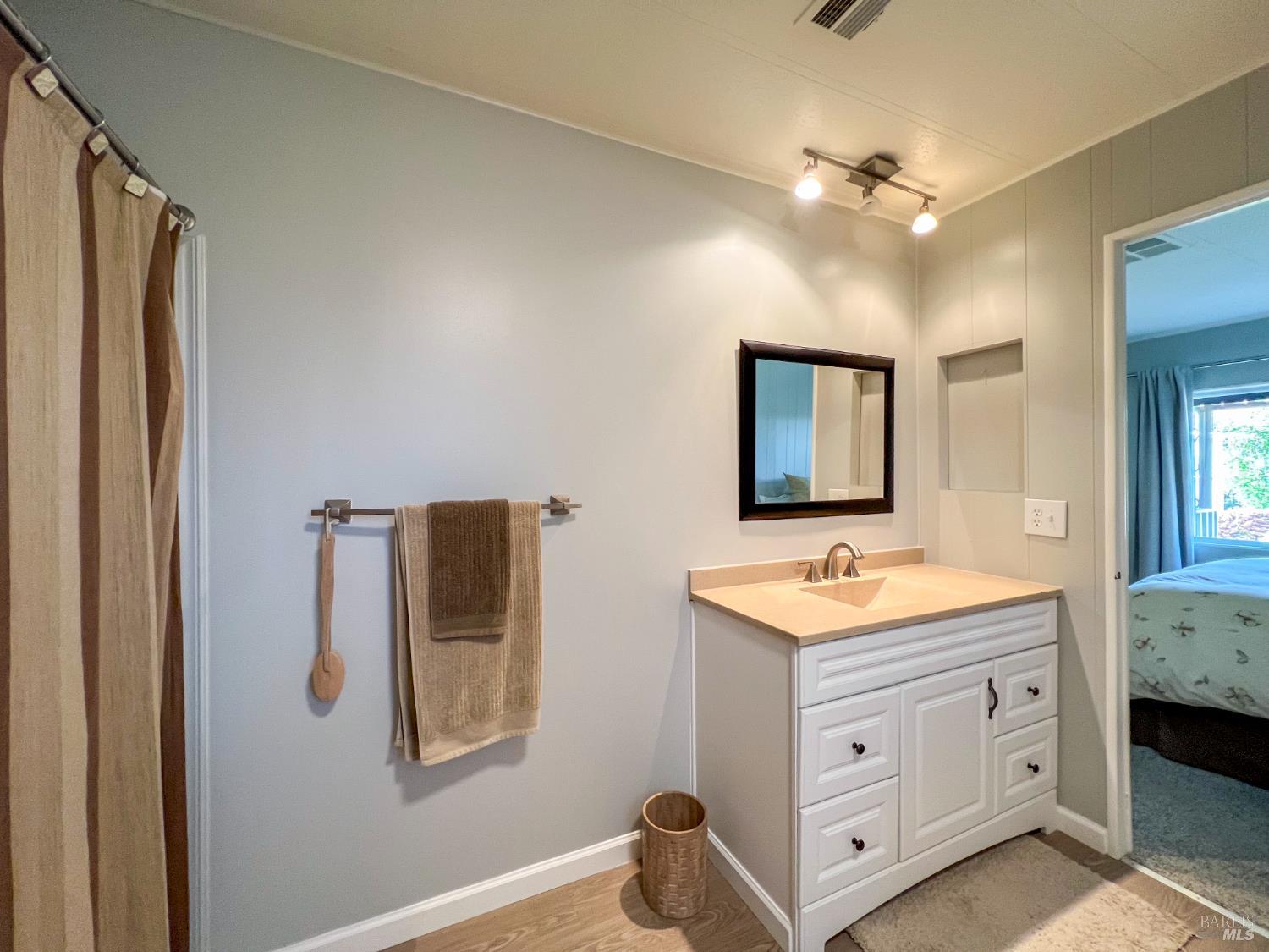 Detail Gallery Image 16 of 66 For 145 Bear Flag Rd, Sonoma,  CA 95476 - 3 Beds | 2 Baths