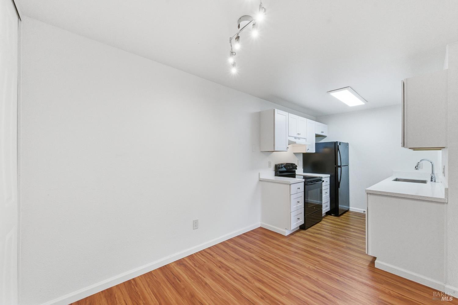 Detail Gallery Image 7 of 37 For 423 Gregory Ln #28,  Fairfield,  CA 94533 - 2 Beds | 1 Baths