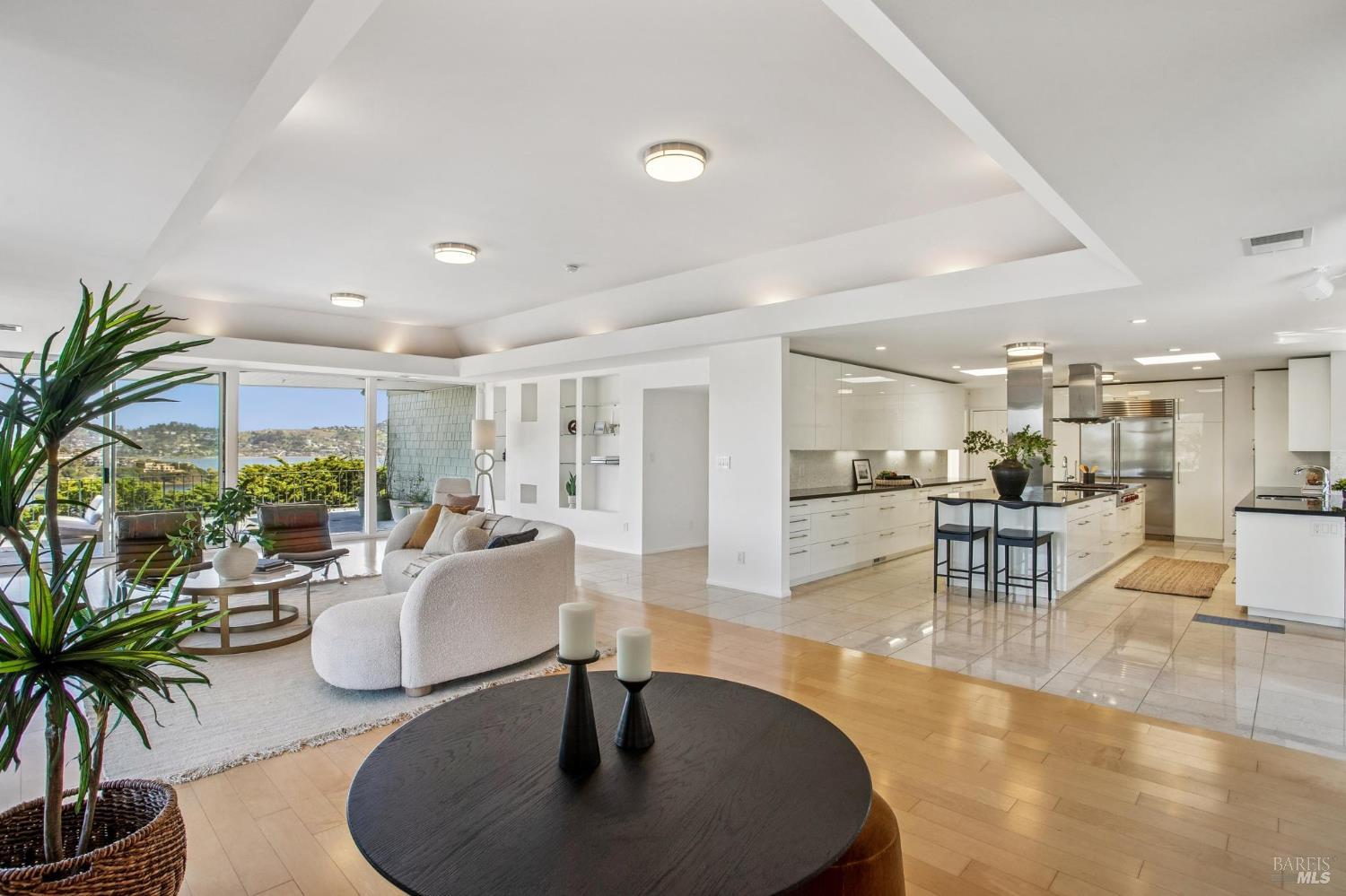 Detail Gallery Image 7 of 49 For 100 Eden Roc Dr, Sausalito,  CA 94965 - 4 Beds | 2 Baths