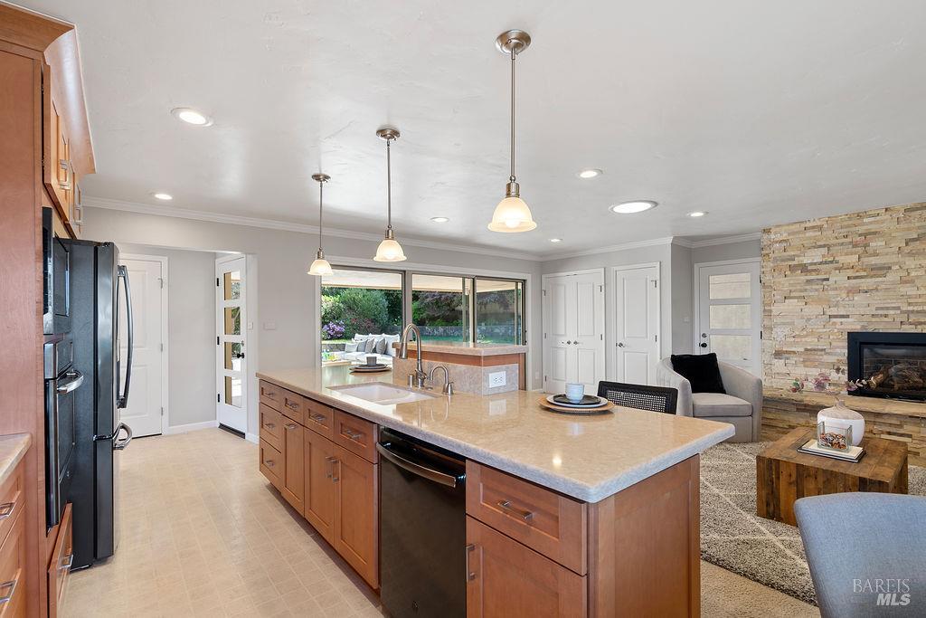 Detail Gallery Image 17 of 62 For 401 Valle Vista Ave, Vallejo,  CA 94590 - 4 Beds | 3 Baths