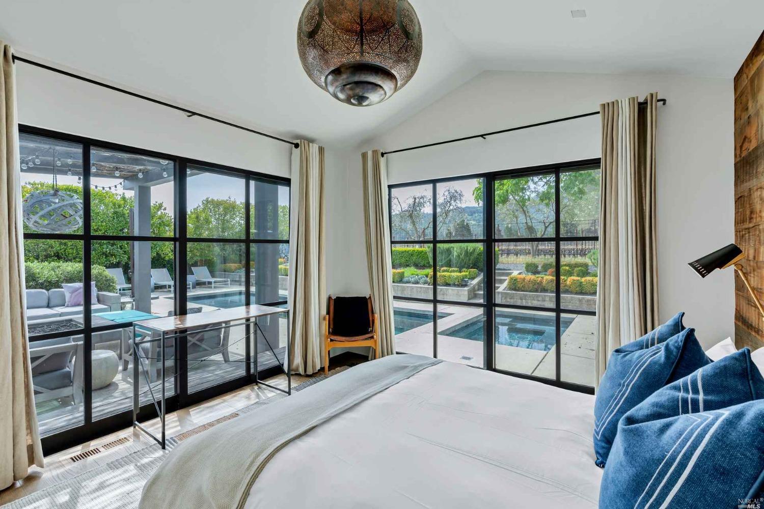 Detail Gallery Image 16 of 32 For 1005 Valley View St, Saint Helena,  CA 94574 - 2 Beds | 2/1 Baths