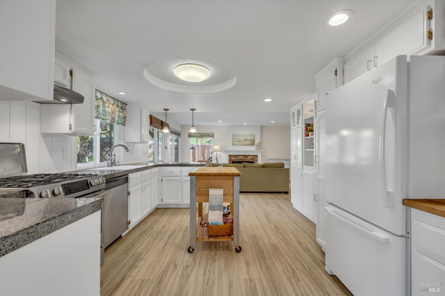 Detail Gallery Image 13 of 52 For 507 Union Ct, Benicia,  CA 94510 - 5 Beds | 3 Baths