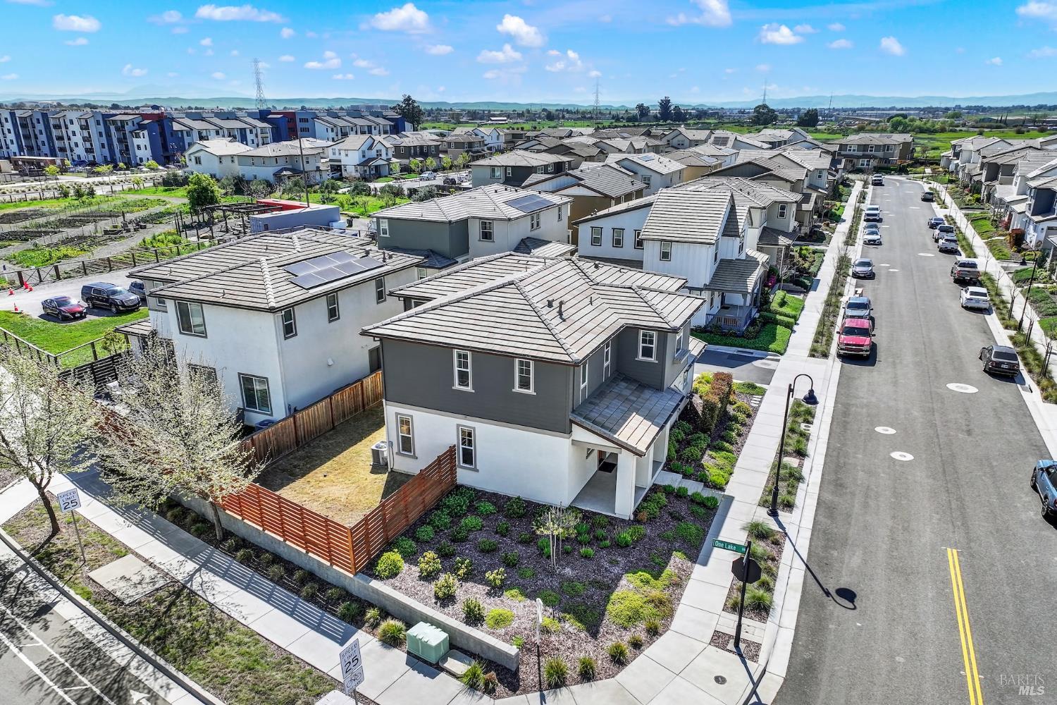 Detail Gallery Image 5 of 61 For 2432 Artisan Way, Fairfield,  CA 94533 - 4 Beds | 2/1 Baths