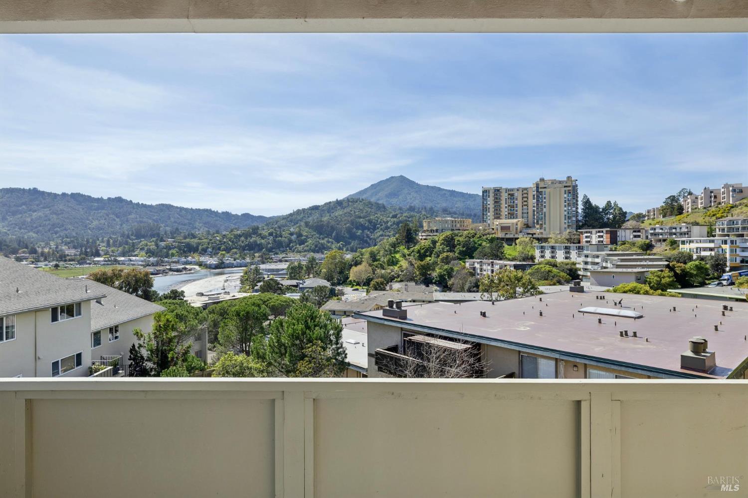 Detail Gallery Image 18 of 41 For 175 Upper via Casitas Unkn #26,  Greenbrae,  CA 94904 - 4 Beds | 2/1 Baths