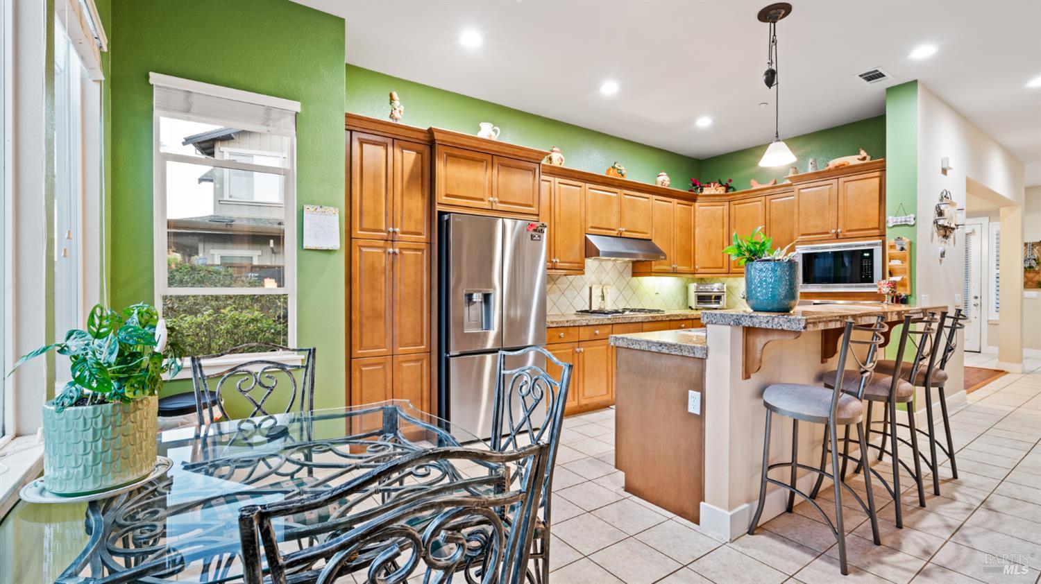 Detail Gallery Image 11 of 34 For 112 Zinfandel Ct, Cloverdale,  CA 95425 - 4 Beds | 2/1 Baths