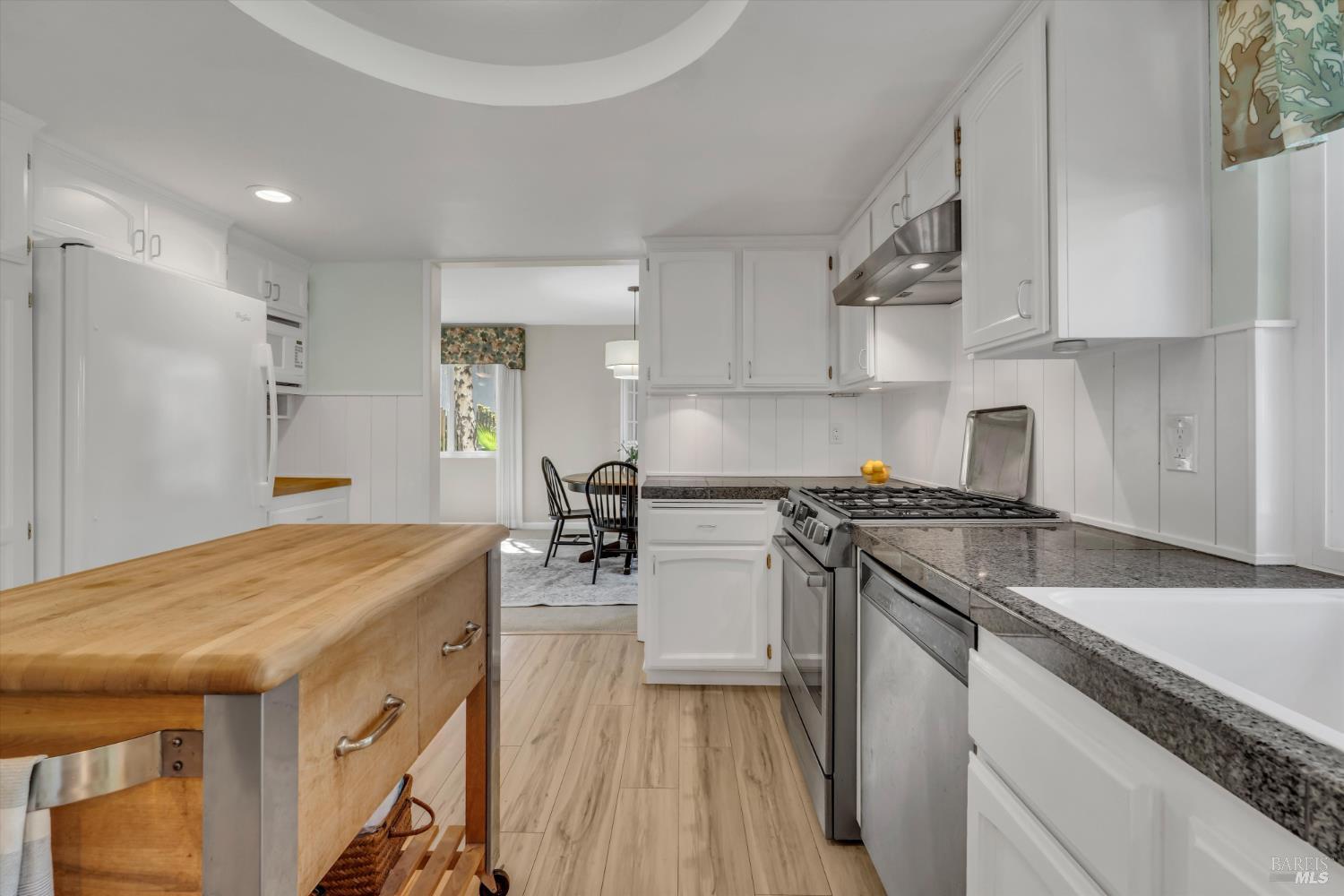 Detail Gallery Image 15 of 52 For 507 Union Ct, Benicia,  CA 94510 - 5 Beds | 3 Baths