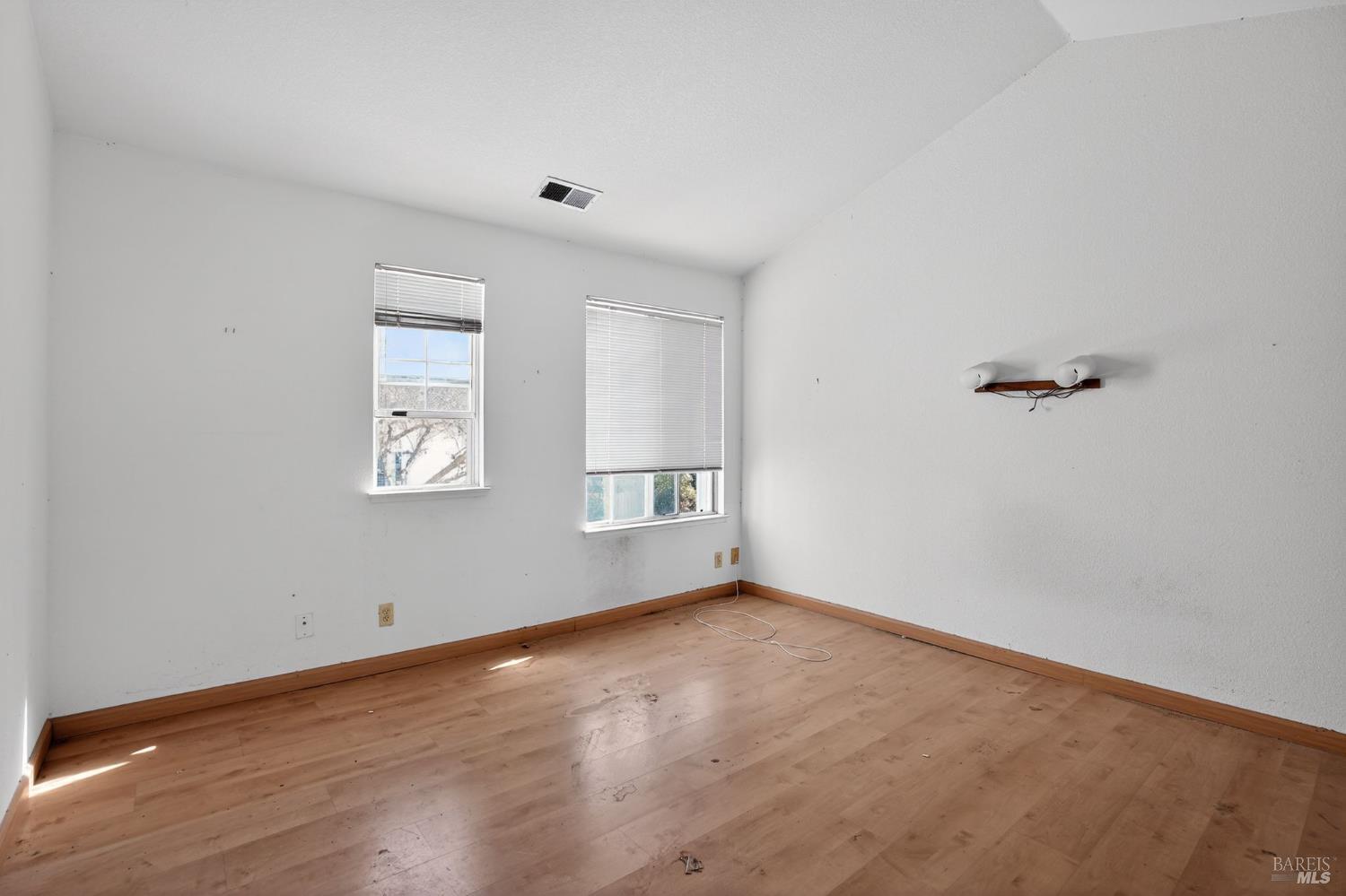 Detail Gallery Image 13 of 30 For 619 Commodore Dr, Richmond,  CA 94804 - 2 Beds | 2/1 Baths