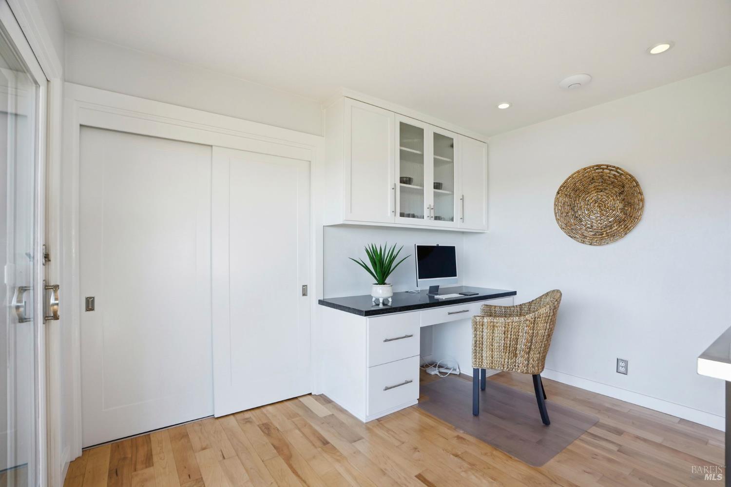 Detail Gallery Image 12 of 31 For 151 Oak Springs Dr, San Anselmo,  CA 94960 - 3 Beds | 2 Baths