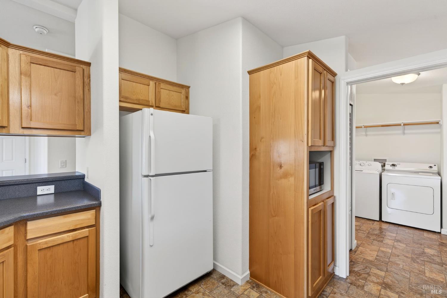 Detail Gallery Image 6 of 25 For 301 Robert Way, Napa,  CA 94558 - 2 Beds | 2 Baths