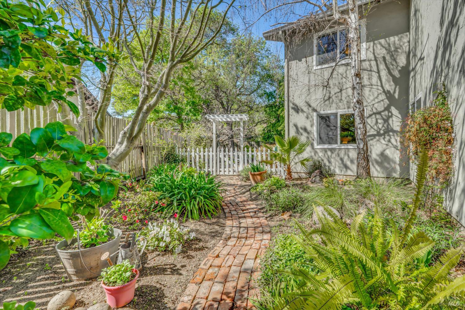 Detail Gallery Image 37 of 52 For 507 Union Ct, Benicia,  CA 94510 - 5 Beds | 3 Baths