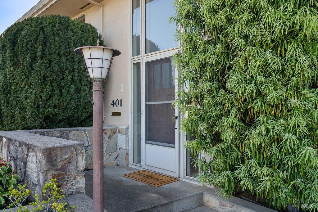 Detail Gallery Image 4 of 62 For 401 Valle Vista Ave, Vallejo,  CA 94590 - 4 Beds | 3 Baths