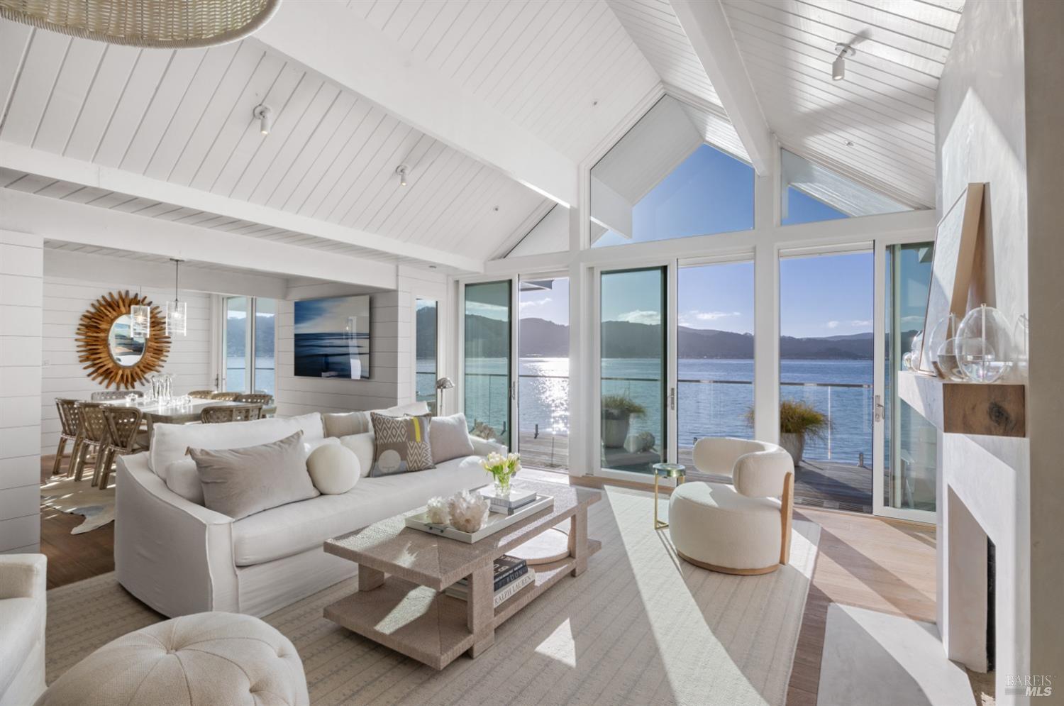 Detail Gallery Image 12 of 66 For 27 West Shore Rd, Belvedere,  CA 94920 - 4 Beds | 2/1 Baths