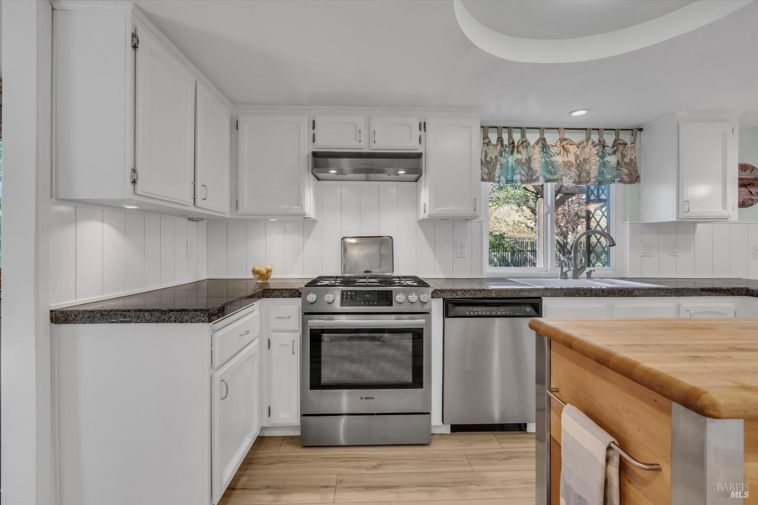 Detail Gallery Image 17 of 52 For 507 Union Ct, Benicia,  CA 94510 - 5 Beds | 3 Baths