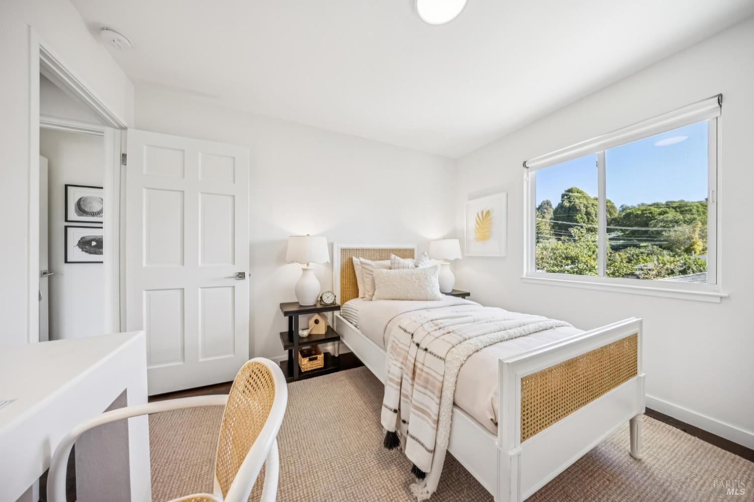 Detail Gallery Image 12 of 33 For 36 Bonnie Banks Way, San Rafael,  CA 94901 - 4 Beds | 3 Baths