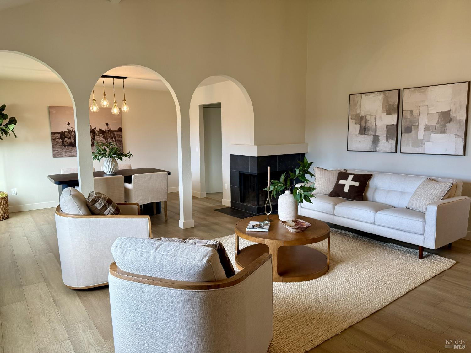 Detail Gallery Image 3 of 14 For 1636 Caulfield Ln, Petaluma,  CA 94954 - 4 Beds | 3 Baths