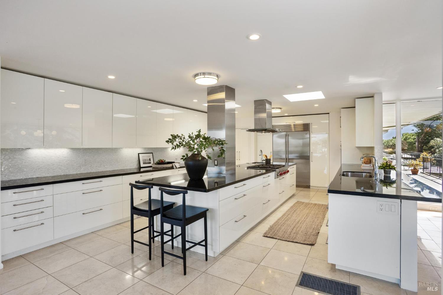 Detail Gallery Image 15 of 49 For 100 Eden Roc Dr, Sausalito,  CA 94965 - 4 Beds | 2 Baths