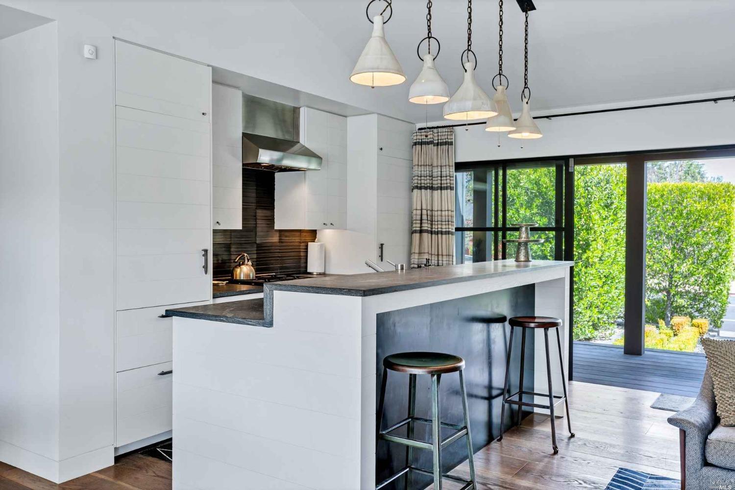 Detail Gallery Image 10 of 32 For 1005 Valley View St, Saint Helena,  CA 94574 - 2 Beds | 2/1 Baths