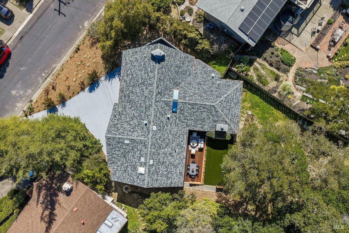 Detail Gallery Image 35 of 41 For 15 Underhill Rd, Mill Valley,  CA 94941 - 4 Beds | 2/1 Baths