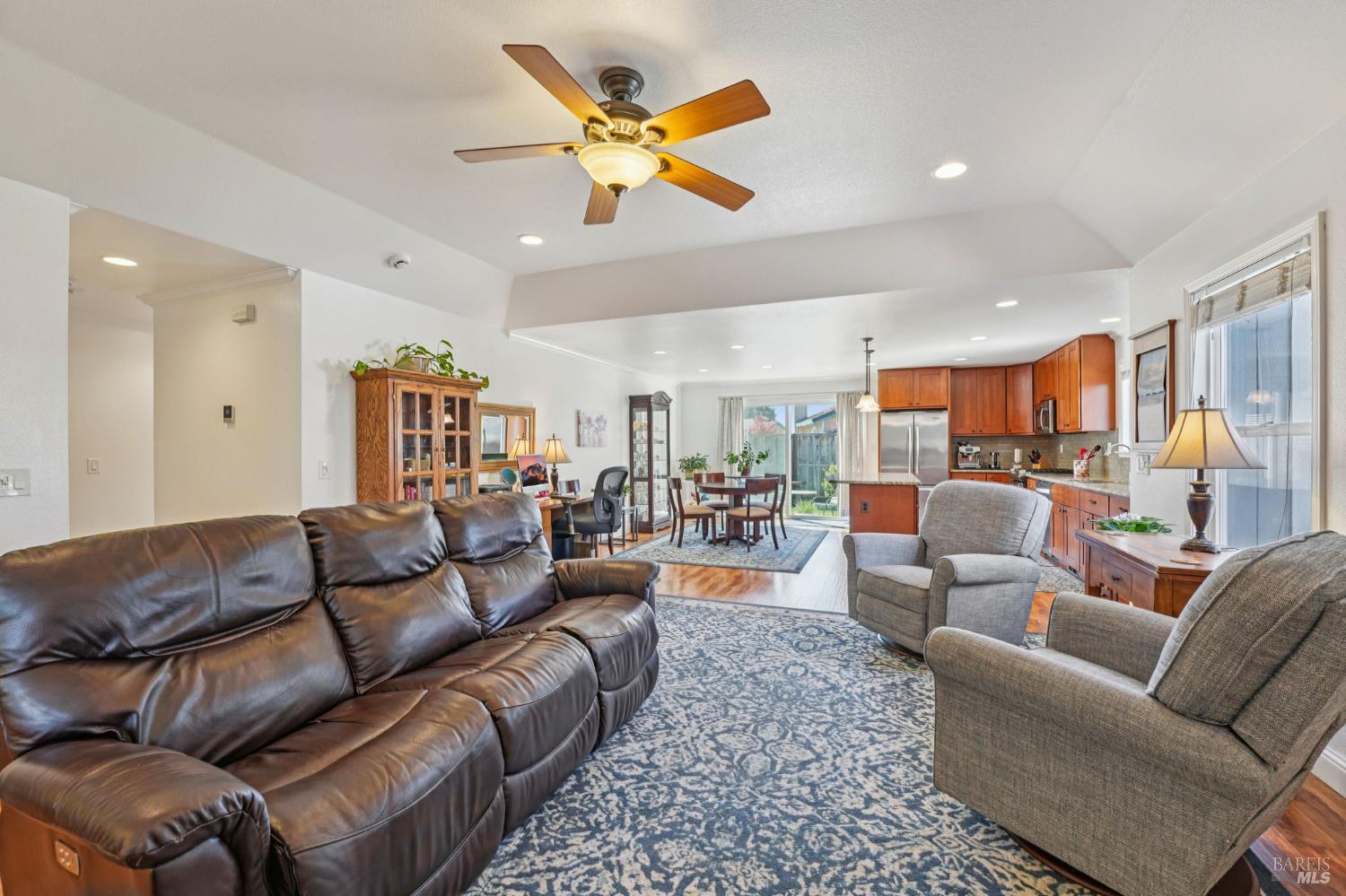 Detail Gallery Image 5 of 37 For 719 Hackberry Ct, Windsor,  CA 95492 - 3 Beds | 2 Baths