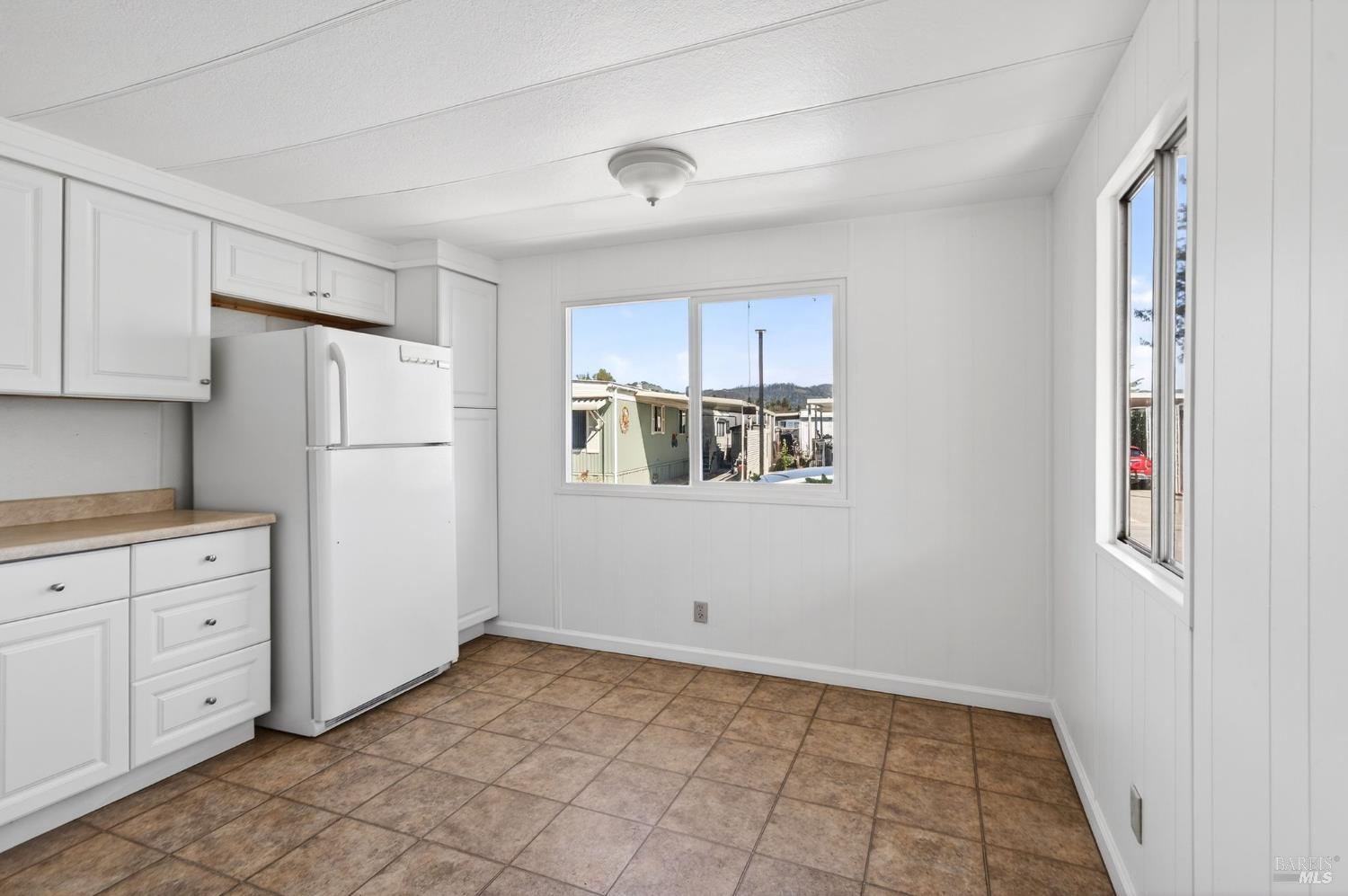 Detail Gallery Image 4 of 23 For 117 Oakwood Ln, Santa Rosa,  CA 95409 - 2 Beds | 1 Baths