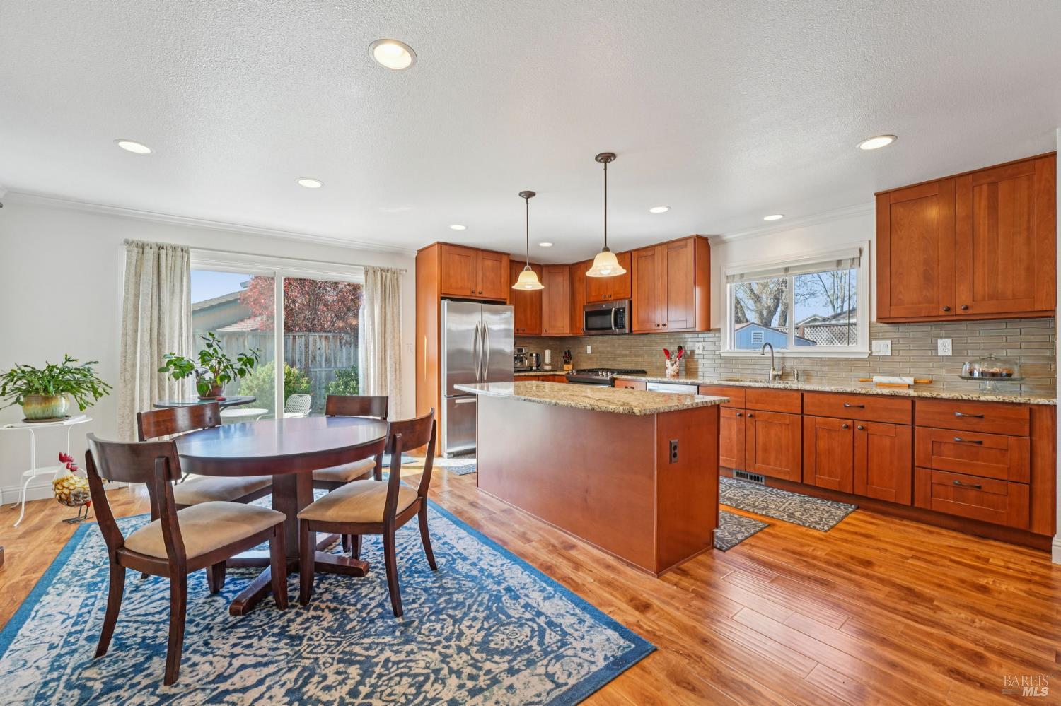 Detail Gallery Image 7 of 37 For 719 Hackberry Ct, Windsor,  CA 95492 - 3 Beds | 2 Baths