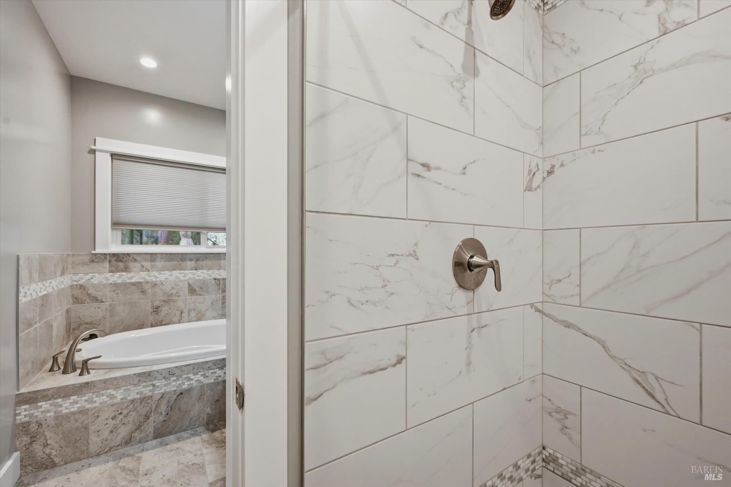 Detail Gallery Image 34 of 57 For 18793 N Shore Dr, Hidden Valley Lake,  CA 95467 - 5 Beds | 3/1 Baths