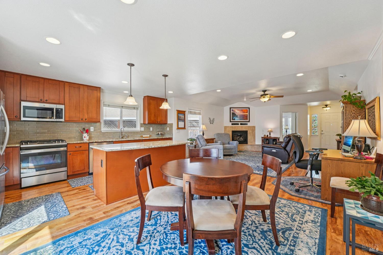 Detail Gallery Image 8 of 37 For 719 Hackberry Ct, Windsor,  CA 95492 - 3 Beds | 2 Baths