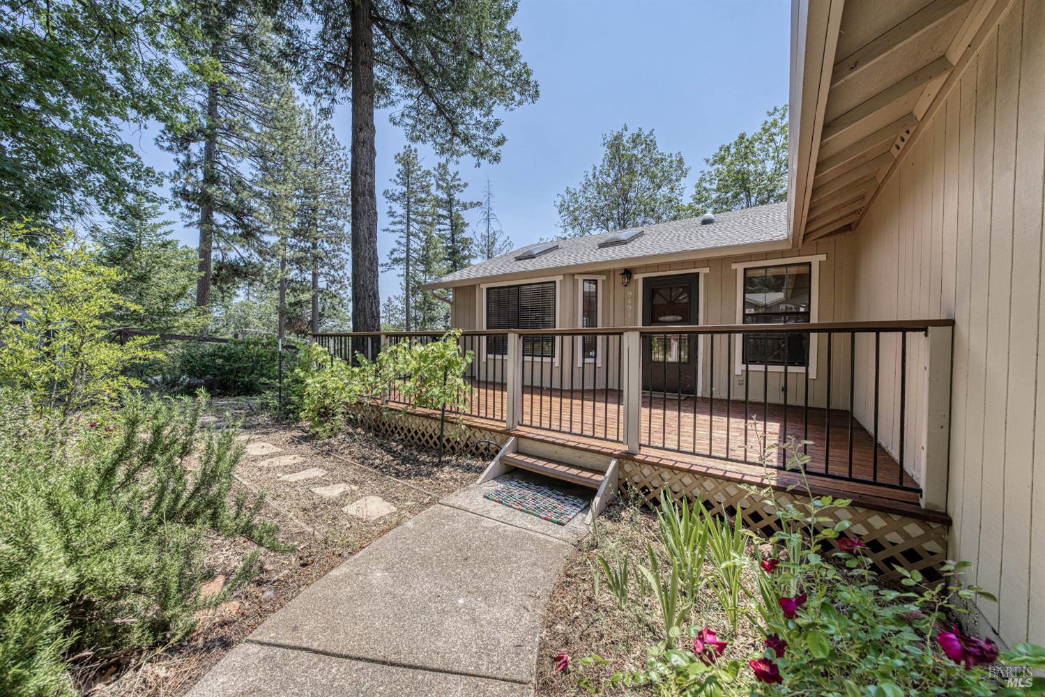 Detail Gallery Image 6 of 47 For 9591 Lassen Dr, Cobb,  CA 95426 - 3 Beds | 2 Baths