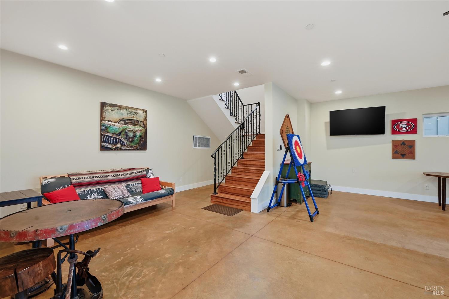 Detail Gallery Image 38 of 57 For 18793 N Shore Dr, Hidden Valley Lake,  CA 95467 - 5 Beds | 3/1 Baths