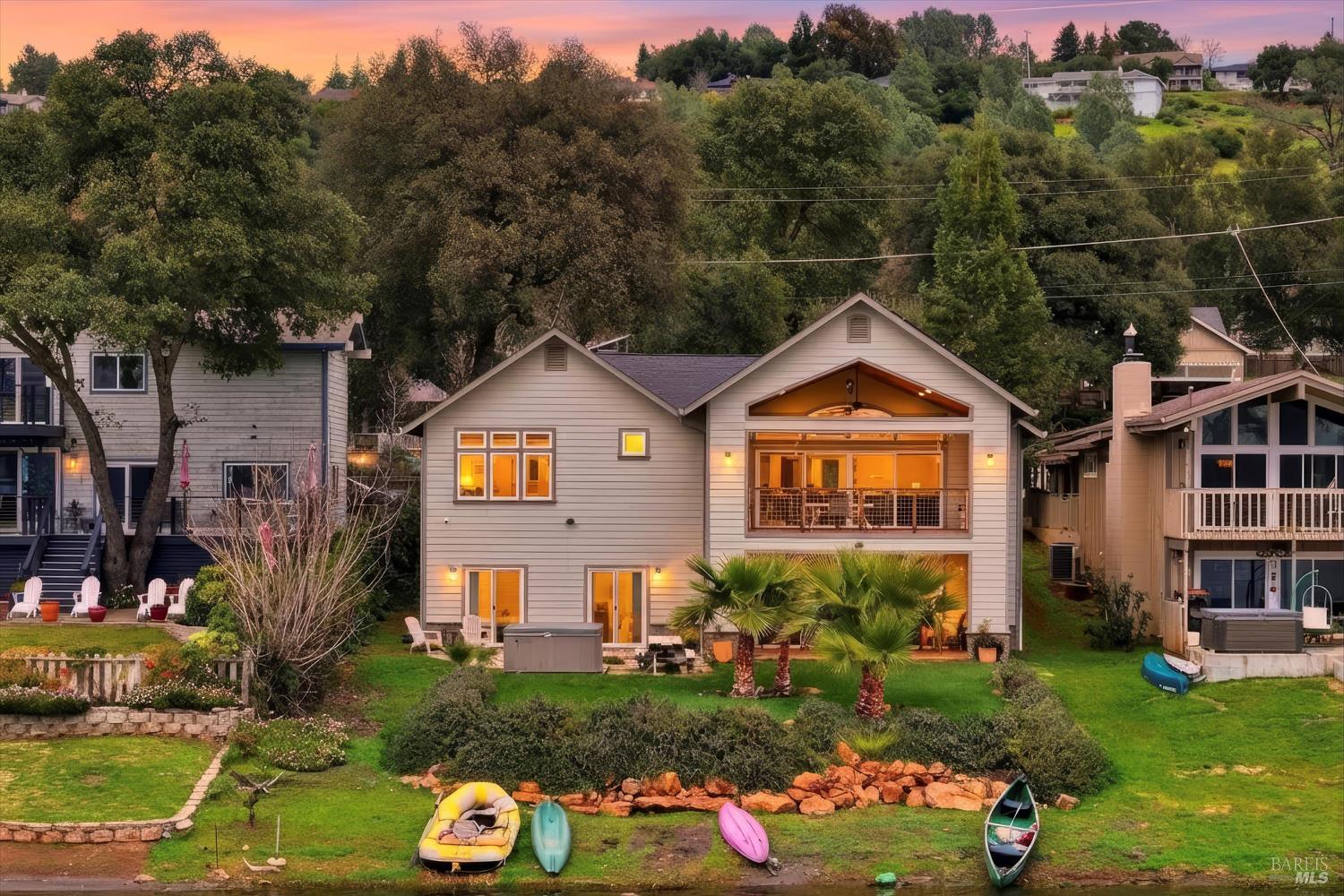 Detail Gallery Image 2 of 57 For 18793 N Shore Dr, Hidden Valley Lake,  CA 95467 - 5 Beds | 3/1 Baths