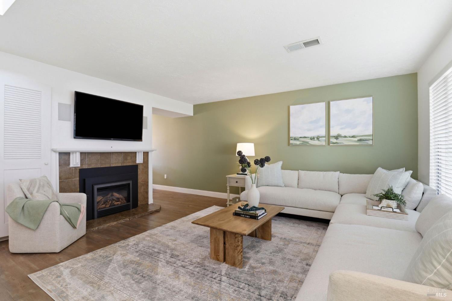 Detail Gallery Image 3 of 32 For 19167 Robinson Rd #H,  Sonoma,  CA 95476 - 2 Beds | 1/1 Baths