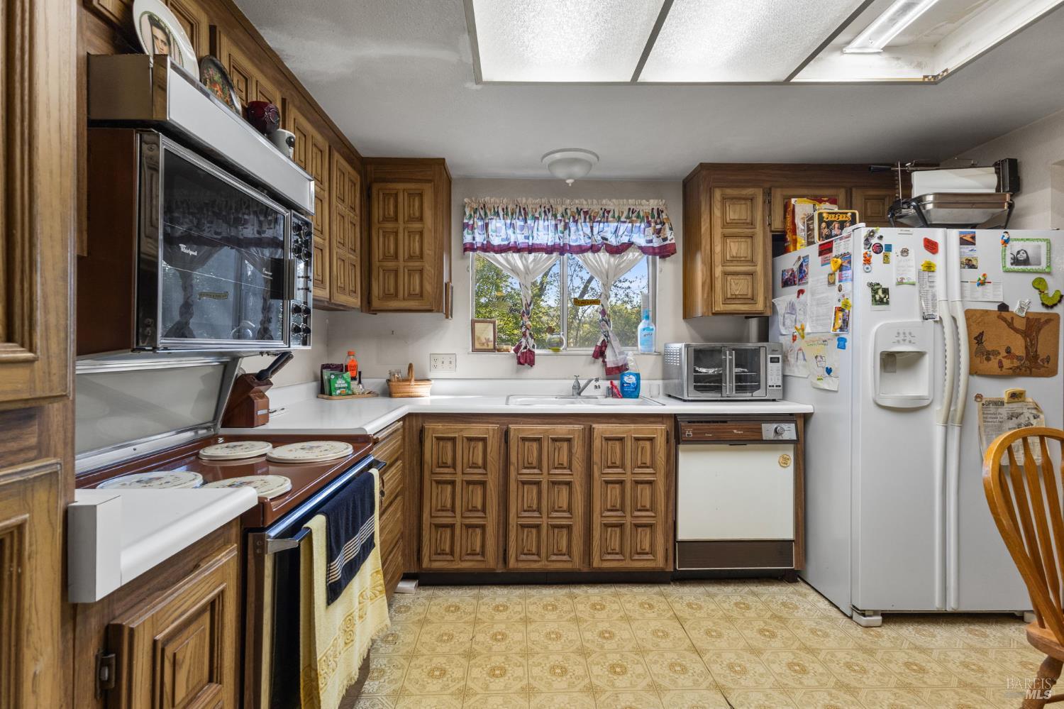 Detail Gallery Image 7 of 28 For 206 Millbrook Way, Vacaville,  CA 95687 - 5 Beds | 2/1 Baths