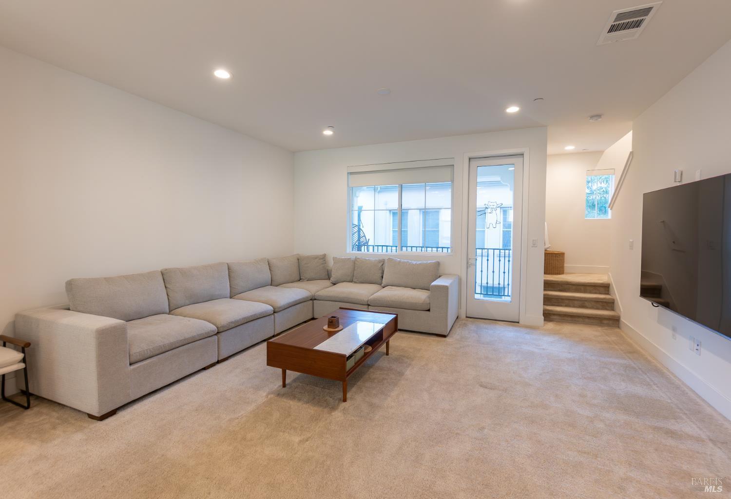 Detail Gallery Image 11 of 37 For 306 Rockview Rd, Novato,  CA 94949 - 4 Beds | 3/1 Baths