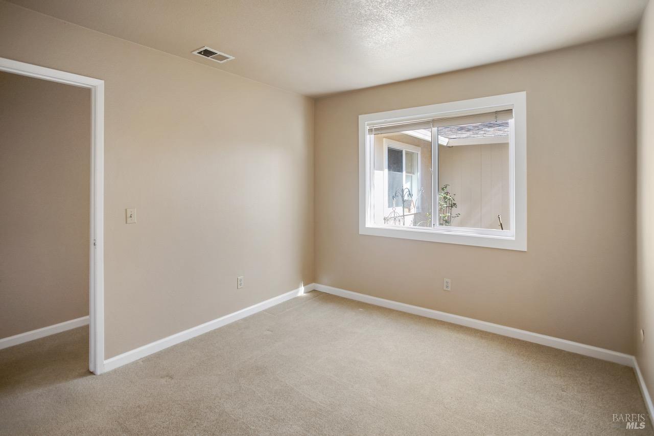 Detail Gallery Image 17 of 38 For 2505 Copperfield Dr, Santa Rosa,  CA 95401 - 4 Beds | 2 Baths