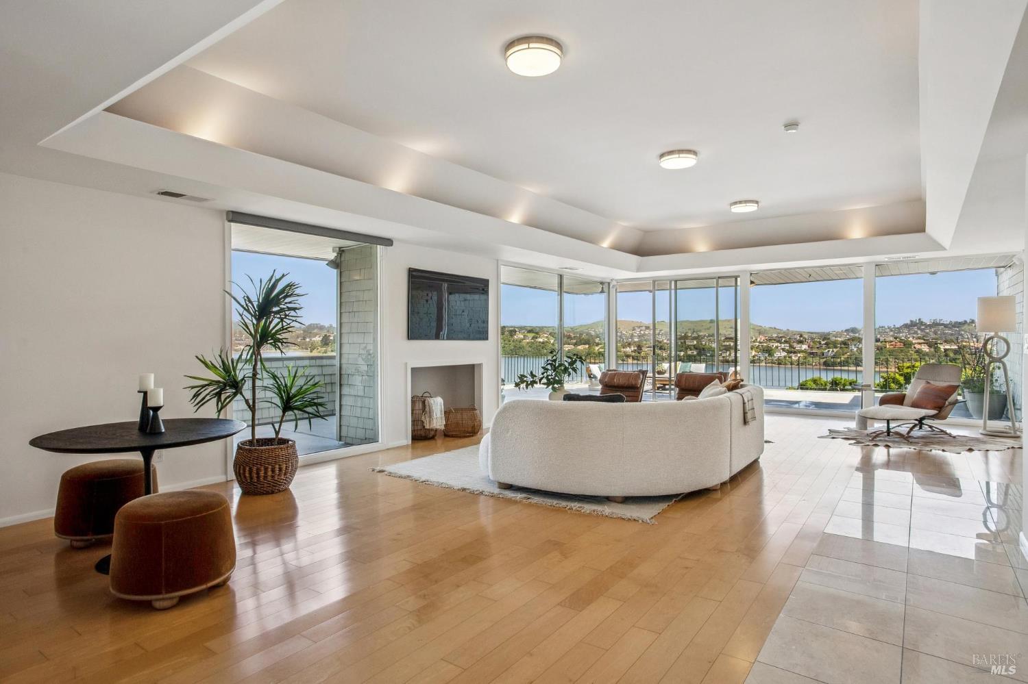 Detail Gallery Image 6 of 49 For 100 Eden Roc Dr, Sausalito,  CA 94965 - 4 Beds | 2 Baths